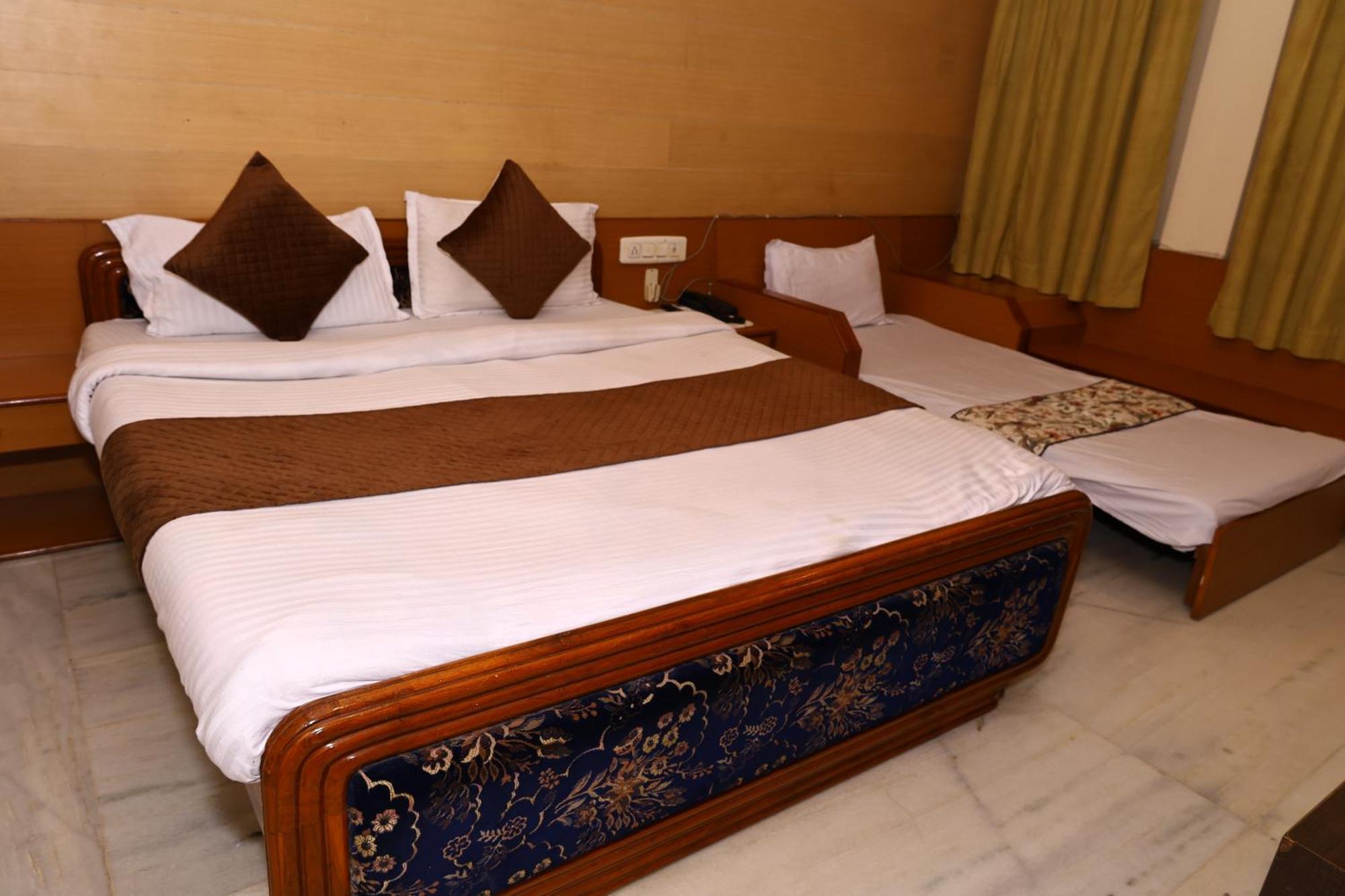 Hotel Suncity By Sharnam Натхдвара Экстерьер фото